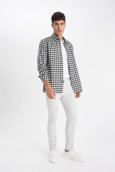 Pantalon slim avec ourlet super skinny