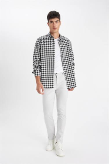 Pantalon slim avec ourlet super skinny