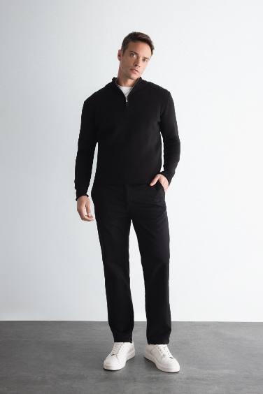 Pantalon chino en toile droit à coupe standard avec 4 poches