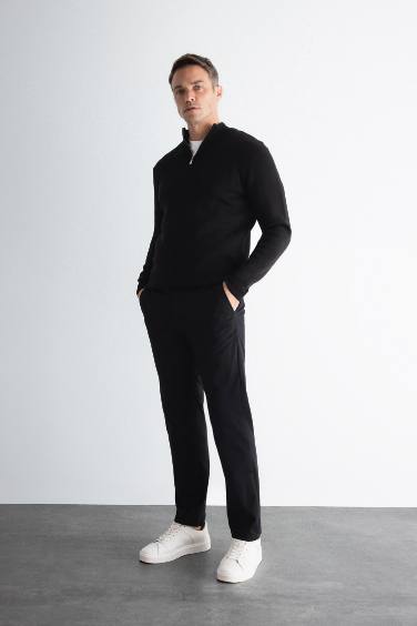 Pantalon chino en toile droit à coupe standard avec 4 poches