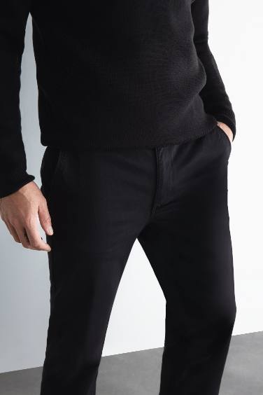 Pantalon chino en toile droit à coupe standard avec 4 poches