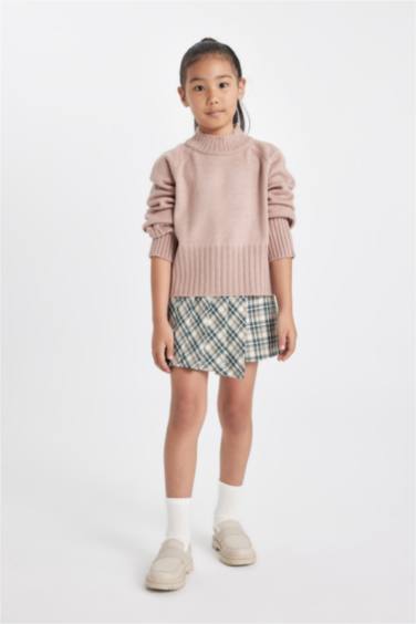 Свитер стандартного кроя с круглым вырезом для девочек