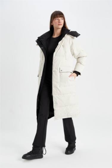 бас киімді Пальто