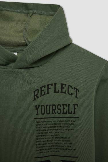 سويت شيرت ولادي قصة عادية بجيب