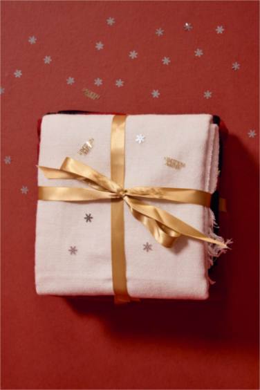 سكارف نسائي منسوج