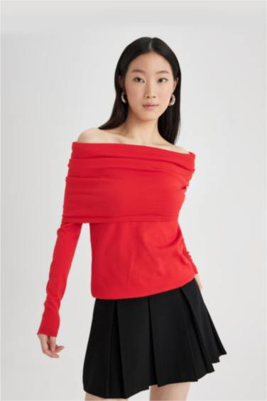 Fitted Open Shoulder Pullover