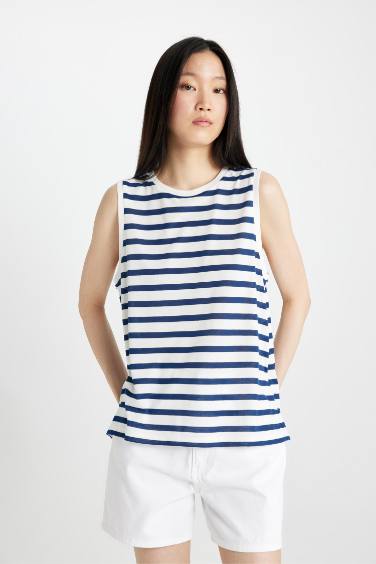 تيشيرت كت مخطط قصة عادية بدون كم