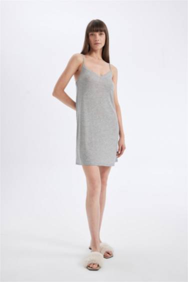 قميص نوم ريبانا قصة عادية برقبة V Fall in Love من