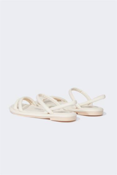 صندل نسائي جلد صناعي بكعب مسطح