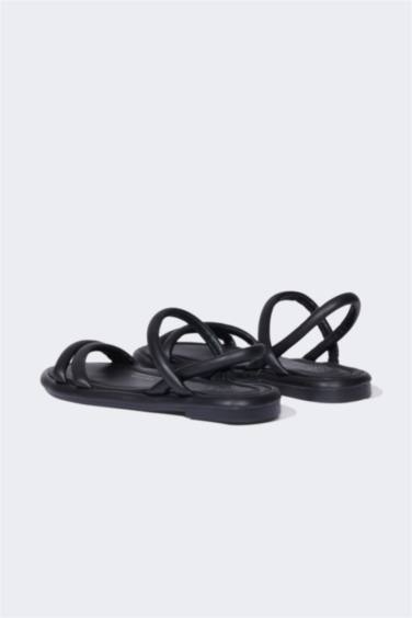 Woman Flat Sole Faux Leather Sandals