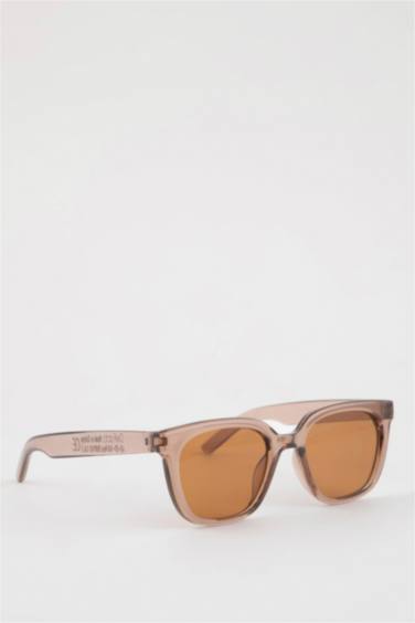 Woman Round Sunglasses