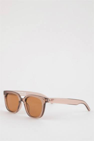 Woman Round Sunglasses