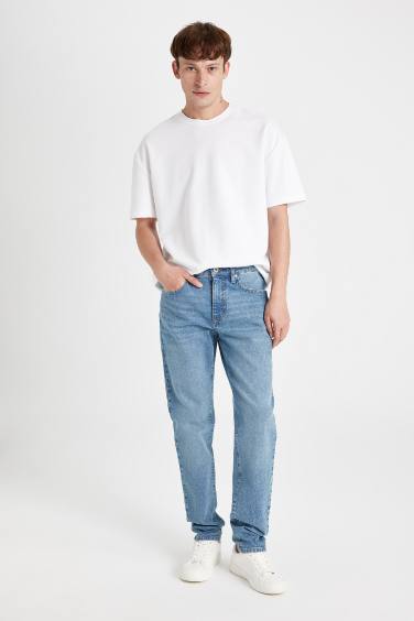 Jean slim taille normale à jambe fuselée