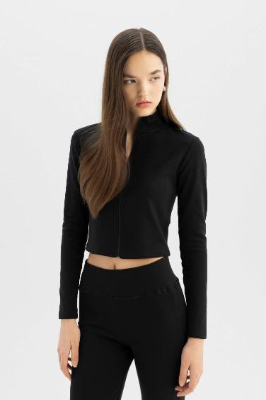 جاكيت رياضي مخصر بسحاب وياخة عالية