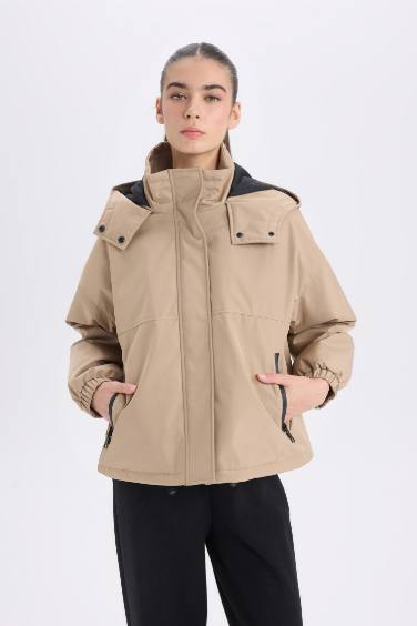 Su Geçirmez Kapüşonlu Fermuarlı Çıtçıtlı Cepli Mevsimlik Mont