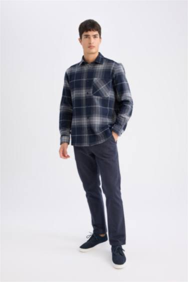 بنطلون تشينو قصة عادية ورجل عادي كحلي