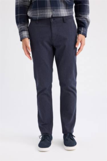 بنطلون تشينو قصة عادية ورجل عادي كحلي