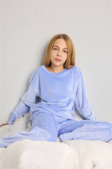 طقم بيجاما بناتي قطيفة قصة عادية - قطعتين