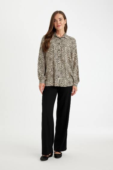 Chemise à col avec imprimé léopard à coupe décontractée