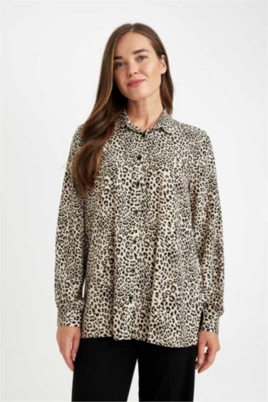 Chemise à col avec imprimé léopard à coupe décontractée
