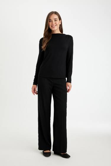 تيشيرت كم طويل قصة عادية برقبة مع طيات