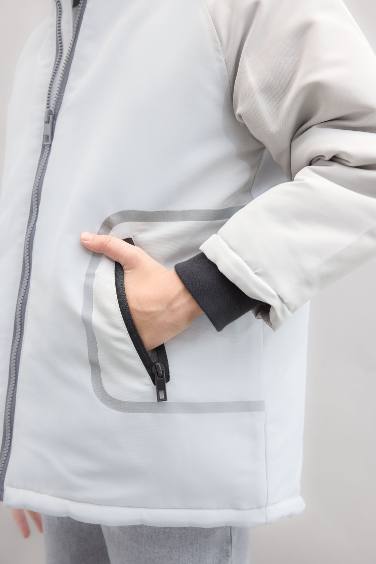 Erkek Çocuk Su Geçirmez Kapüşonlu Polar Astarlı Fermuarlı Cepli Parka