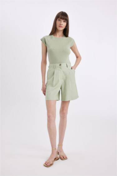 شورت برجل واسع وخصر عالي