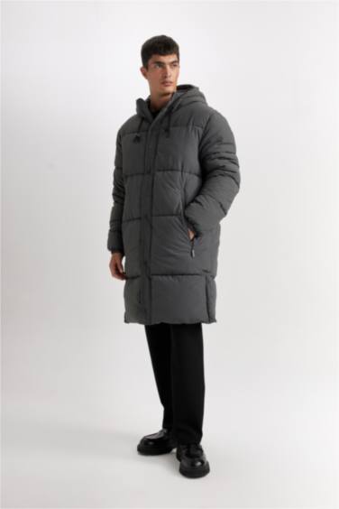 Regular Fit Kapüşonlu Çıtçıtlı Parka