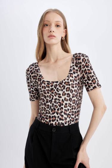 Slim Fit Round Collar Leopard Short Sleeve T-Shirt