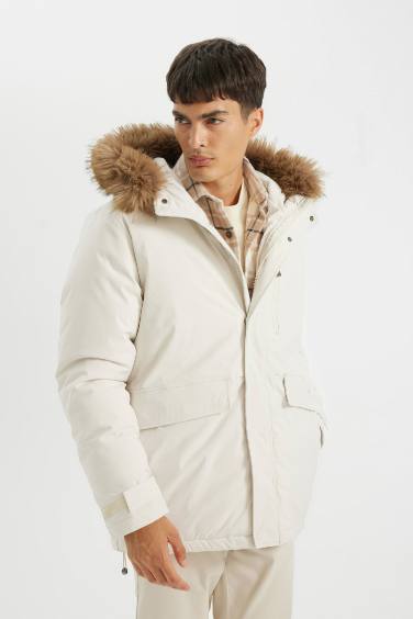 Regular Fit Kapüşonlu Fermuarlı Cepli Kürklü Mont Parka