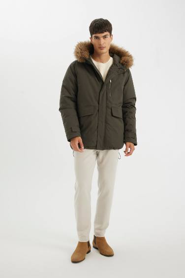 Regular Fit Kapüşonlu Fermuarlı Cepli Kürklü Mont Parka