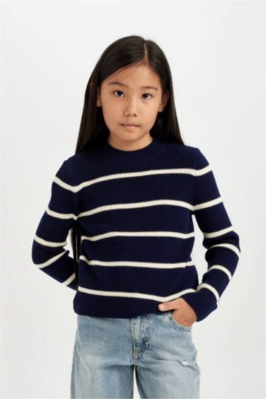 Свитер в полоску с круглым вырезом для девочек