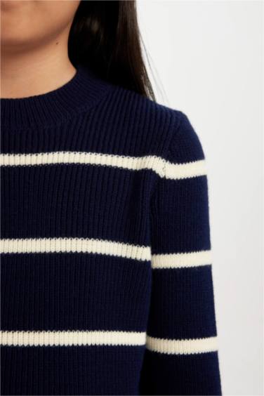 Свитер в полоску с круглым вырезом для девочек