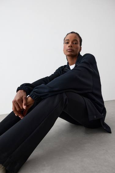 سويت شيرت قصة طويلة بياقة عالية