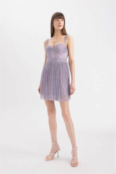 فستان قصير نص ردن بياخة قلب بحمالات