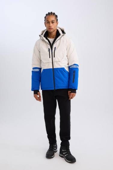 جاكيت تزلج قصة عادية بغطاء للرأس مقاوم للماء من DeFactoFit