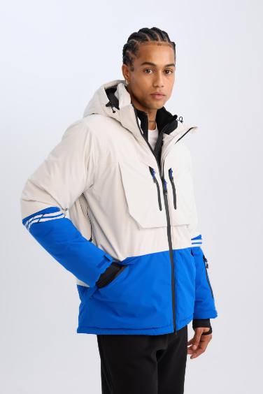 جاكيت تزلج قصة عادية بغطاء للرأس مقاوم للماء من DeFactoFit