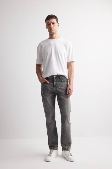Straight Fit Normal Waist Straight Leg Jeans