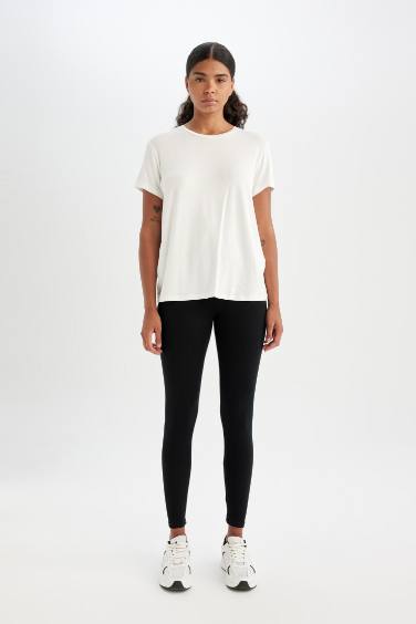 تيشيرت رياضي قصة عادية برقبة مستديرة من DefactoFit