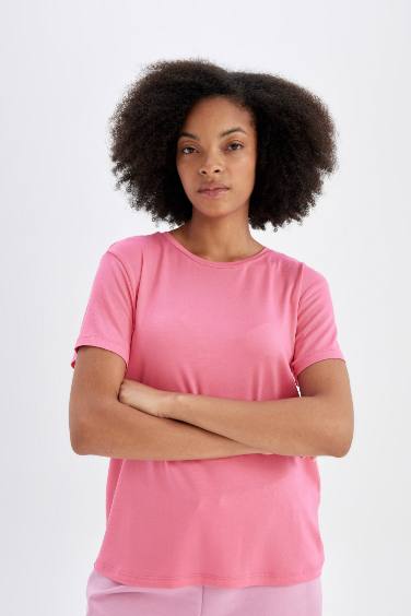 تيشيرت رياضي قصة عادية برقبة مستديرة من DefactoFit