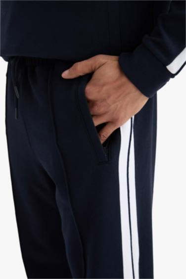 بنطلون بجامة رياضي جوجر قصة عادية من DeFactoFit