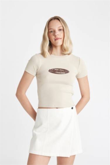 تيشيرت نص كم مضلع سليم فيت برقبة مستديرة