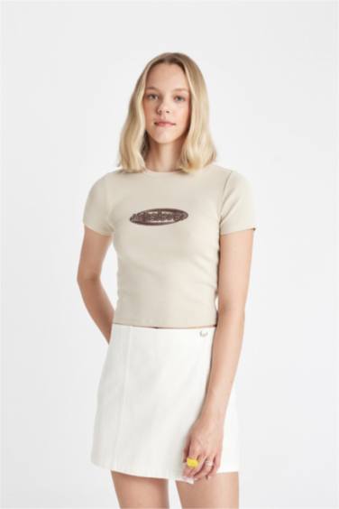 تيشيرت نص كم مضلع سليم فيت برقبة مستديرة