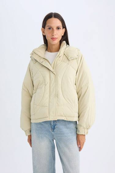 Su Geçirmez Kapüşonlu Kapitoneli Cepli Fermuarlı Mont