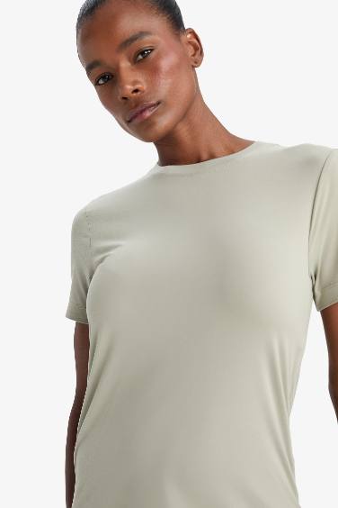 DeFactoFit Standart Fit Bisiklet Yaka Sporcu Basic Düz Kısa Kollu Tişört