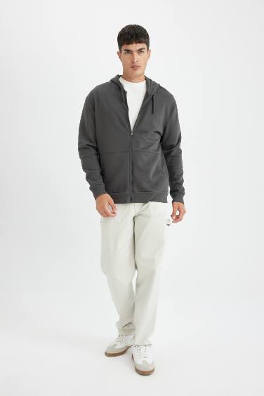 Свитшот комфортного кроя с капюшоном