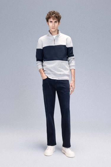 سويت شيرت مخطط تقيل قصة مريحة بياقة عالية