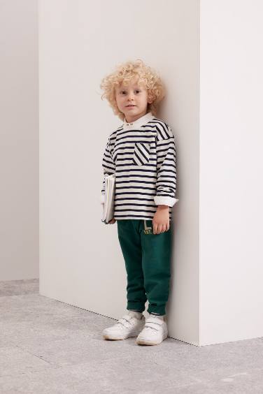 بنطلون سويت بانتس بيبي اولادي بطبعة شعار وقصة عادية أخضر غامق