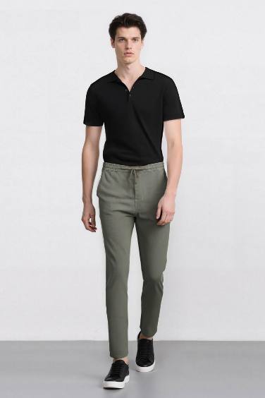 Прямые брюки-джоггеры приталенного кроя с карманами