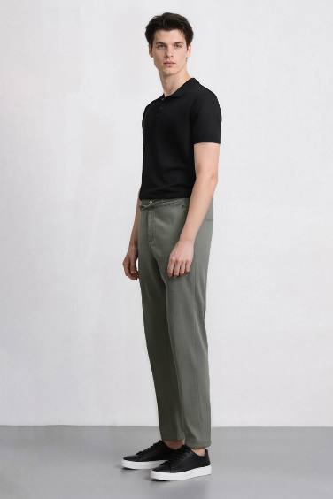 Прямые брюки-джоггеры приталенного кроя с карманами